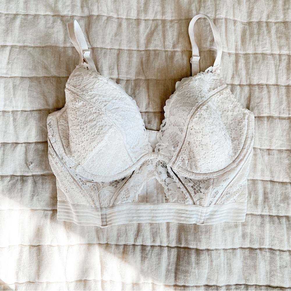 Victoria’s Secret Very Sexy Lined Plunge White Longline Lace Bra Size 32DD